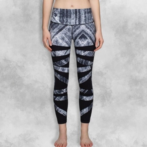 Lululemon High Times Leggings High-Waist Full Length Graphic Print Black White 4 - Picture 1 of 5